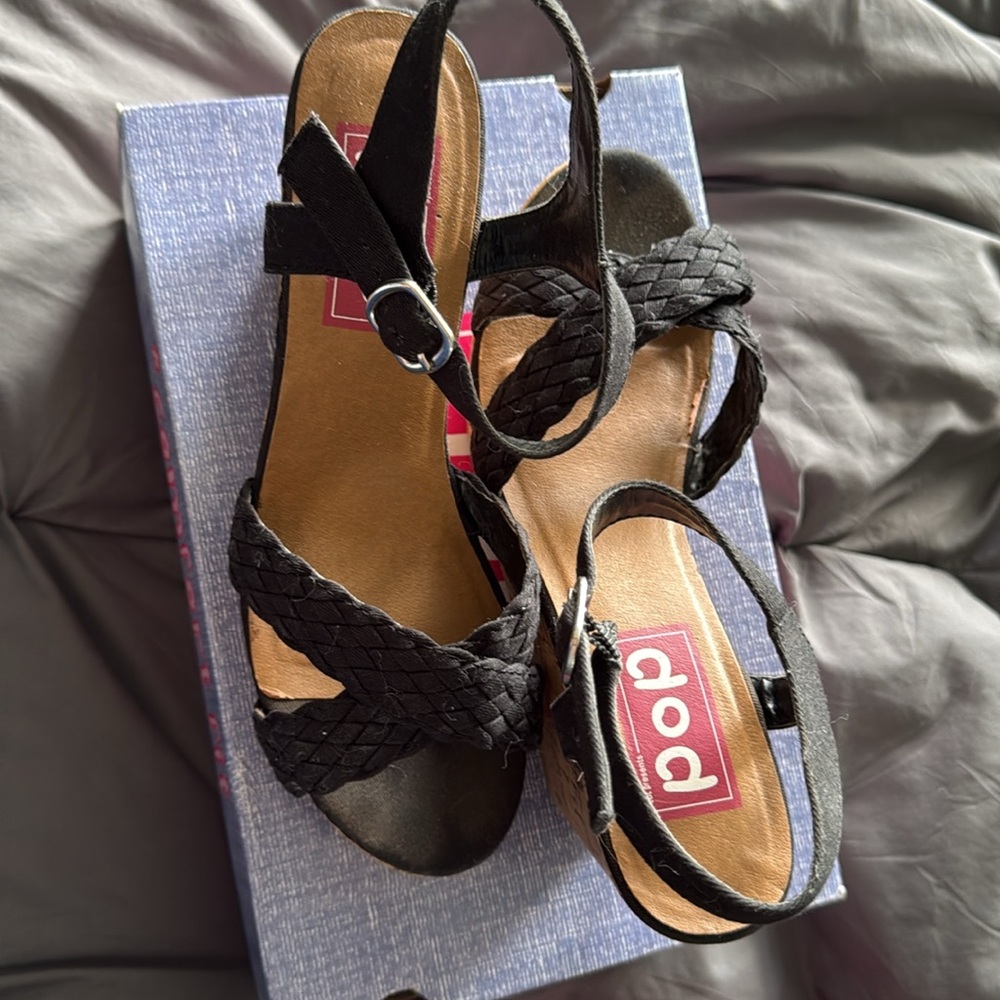 Pop Kirkland black wedges - Picture 2 of 6